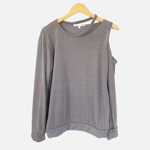 C&C California Cut Out Cold Shoulder Pullover Sweater Medium